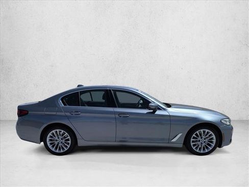 Used 2022 BMW 530i w/ Premium Package RWD image 4