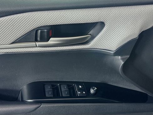 Used 2025 Toyota Camry SE image 18