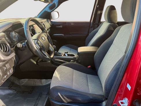 Used 2021 Toyota Tacoma TRD Sport w/ Technology Package image 19