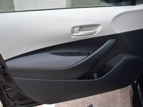 Used 2025 Toyota Corolla LE image 38