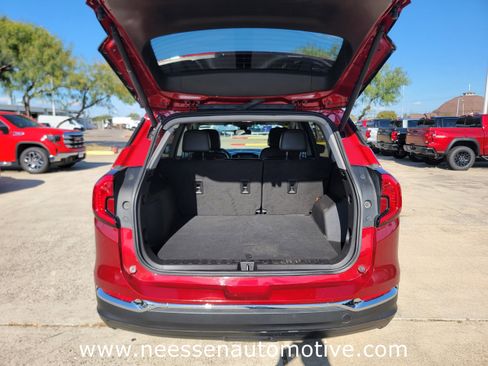 Used 2024 GMC Terrain SLT w/ Infotainment Package II image 31