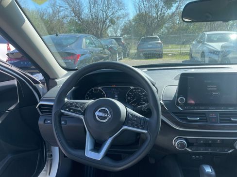 Used 2025 Nissan Altima 2.5 SV image 30