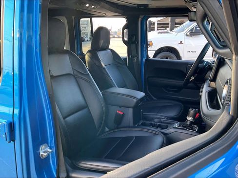 Used 2024 Jeep Wrangler Sahara w/ Technology Group image 9