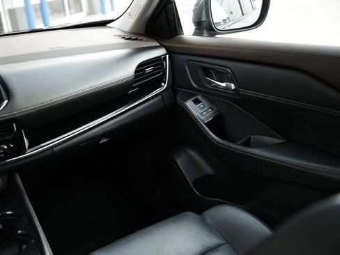 Used 2023 Nissan Rogue SL w/ SL Premium Package image 28