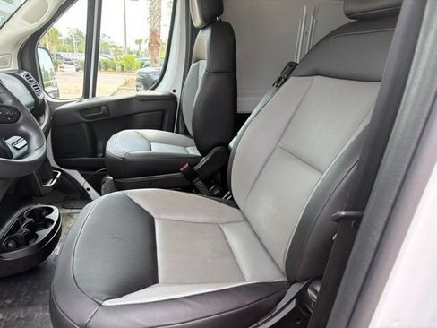 Used 2025 RAM ProMaster 2500 w/ Convenience Group FWD image 11