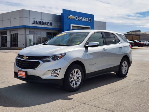 Used 2018 Chevrolet Equinox LT image 2