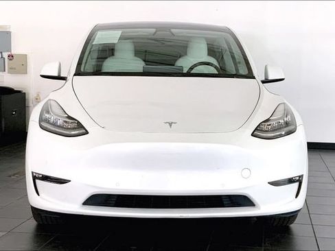 Used 2022 Tesla Model Y Long Range AWD/4WD image 3