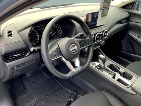 New 2025 Nissan Sentra SV image 7