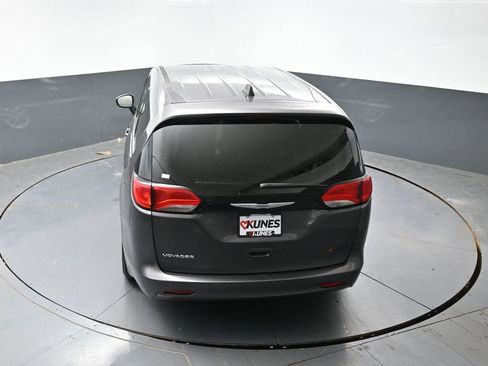 Used 2023 Chrysler Voyager LX FWD image 46