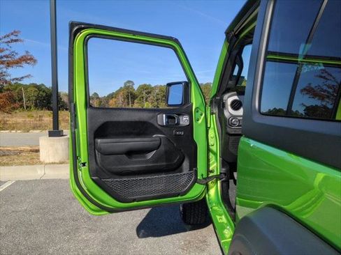 Certified 2025 Jeep Wrangler Sport S image 43