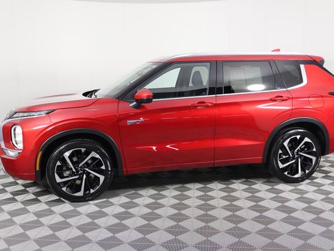 Used 2024 Mitsubishi Outlander SEL image 9