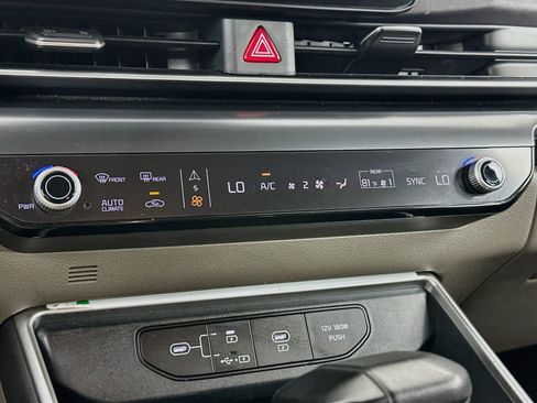 Used 2025 Kia Carnival FWD image 24