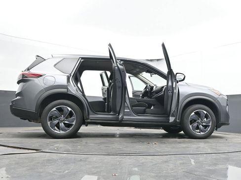 Used 2025 Nissan Rogue SV FWD image 76