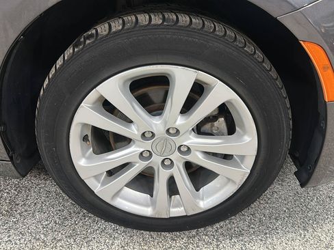Certified 2016 Chrysler 200 Limited w/ Convenience Group FWD image 9