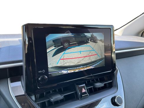 Used 2025 Toyota Corolla LE FWD image 12