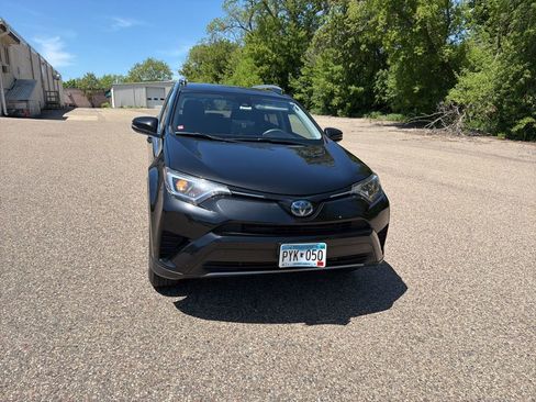 Used 2018 Toyota RAV4 LE w/ Carpet Mat Package AWD/4WD image 9
