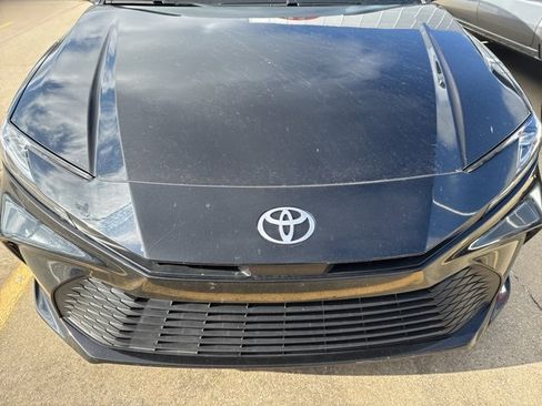 Used 2025 Toyota Camry LE image 32