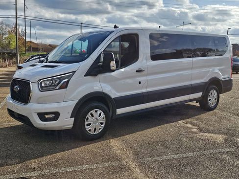 Used 2023 Ford Transit 350 XLT image 7