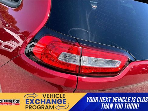 Used 2017 Jeep Cherokee Sport FWD image 23