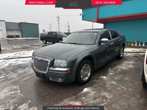 Used 2005 Chrysler 300 Touring image 1