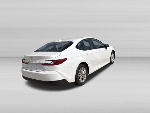 Used 2025 Toyota Camry LE FWD image 5