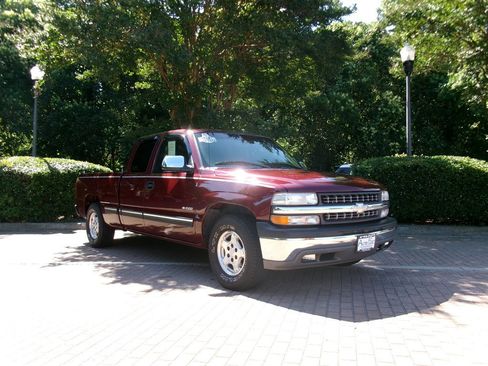 Used 1999 Chevrolet Silverado 1500 LS w/ Firm Ride Suspension Pkg RWD image 3