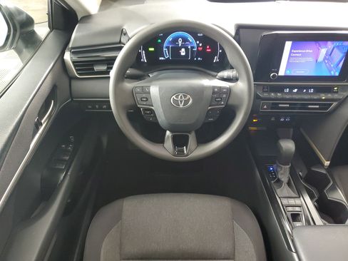 Used 2025 Toyota Camry LE FWD image 14