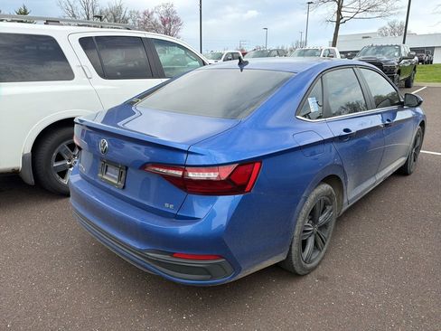 Used 2024 Volkswagen Jetta SE image 2