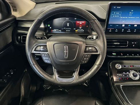 Used 2022 Lincoln Nautilus FWD w/ Premium Package image 16
