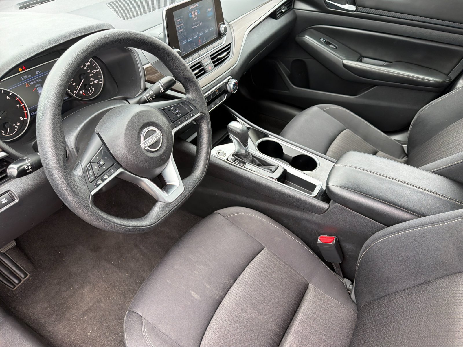 Used 2024 Nissan Altima 2.5 SV FWD image 9