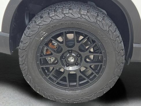 Used 2023 Subaru Ascent Touring AWD/4WD image 8