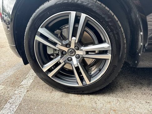 Used 2019 Volvo XC60 T6 Momentum w/ Multimedia Package AWD/4WD image 26