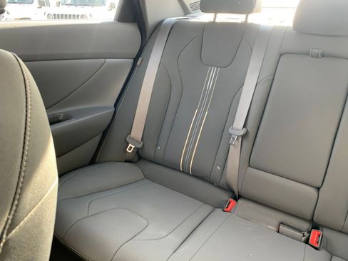 Used 2025 Hyundai Elantra SEL image 37