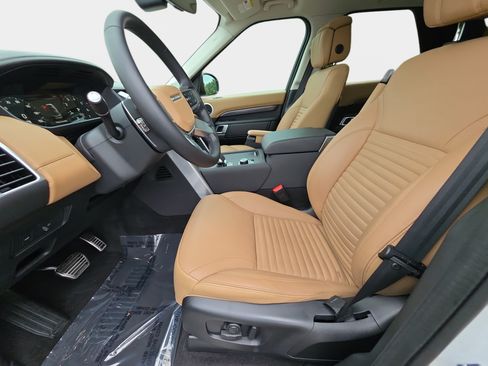 Used 2025 Land Rover Discovery Metropolitan Edition AWD/4WD image 16