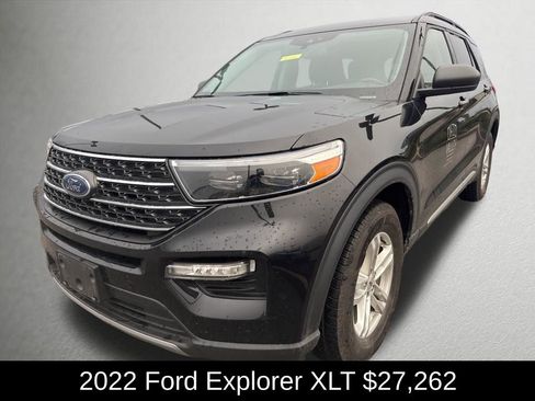 Used 2022 Ford Explorer XLT w/ Equipment Group 202A image 7