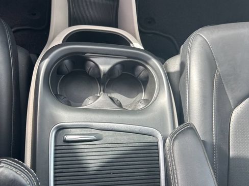 Used 2023 Chrysler Pacifica Touring-L FWD image 36
