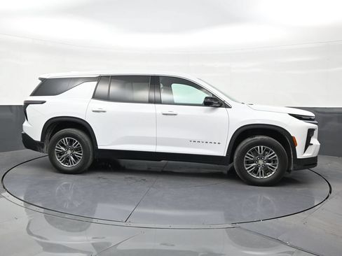 Used 2024 Chevrolet Traverse LS FWD image 6