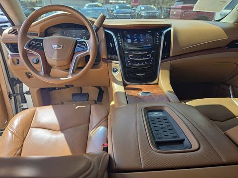 Used 2015 Cadillac Escalade Platinum image 14