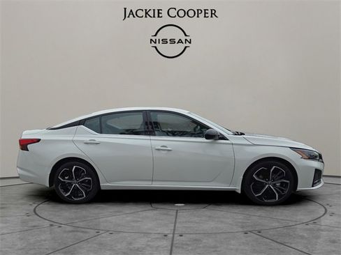 New 2025 Nissan Altima 2.5 SR image 6