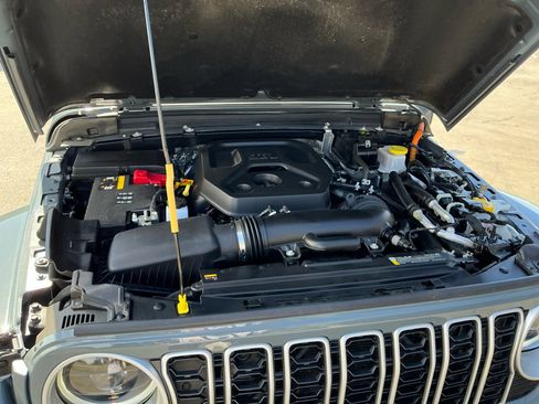 Used 2025 Jeep Wrangler Sahara w/ Safety Group image 22