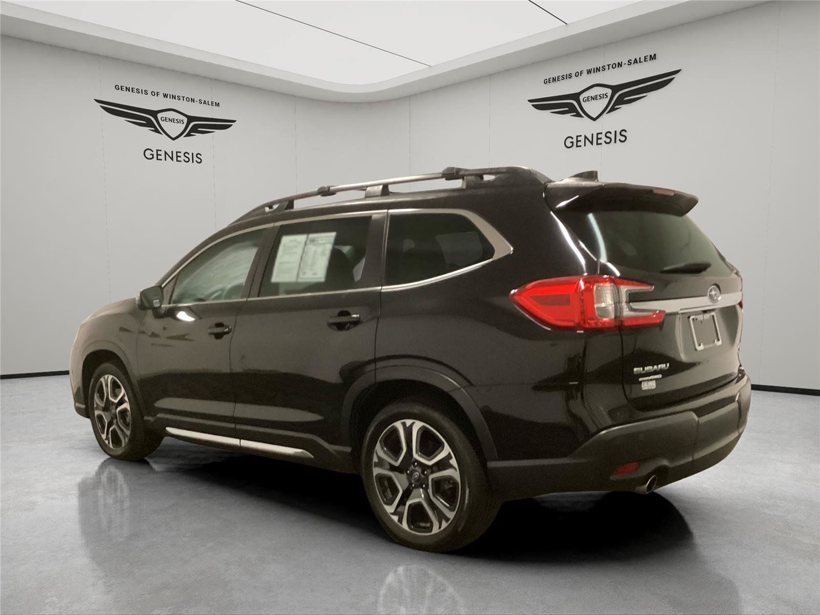 Used 2023 Subaru Ascent Limited w/ Technology Package AWD/4WD image 3