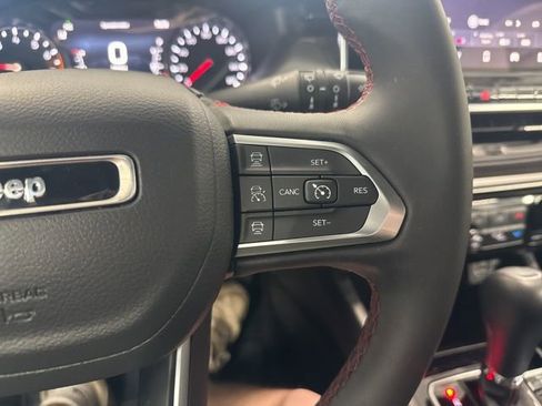 Used 2025 Jeep Compass Trailhawk image 34