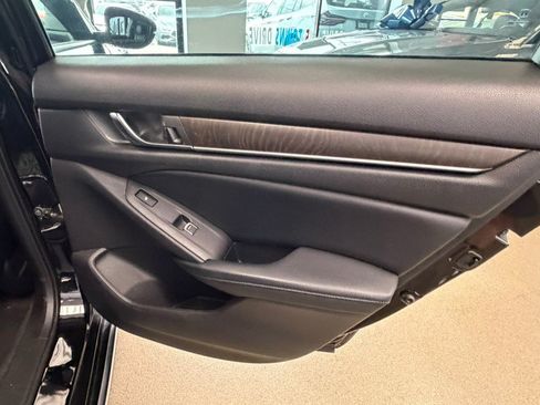 Used 2018 Honda Accord Touring image 27
