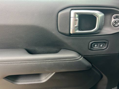 Used 2023 Jeep Wrangler Unlimited Sahara AWD/4WD image 11