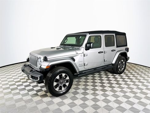 Used 2018 Jeep Wrangler Unlimited Sahara image 3