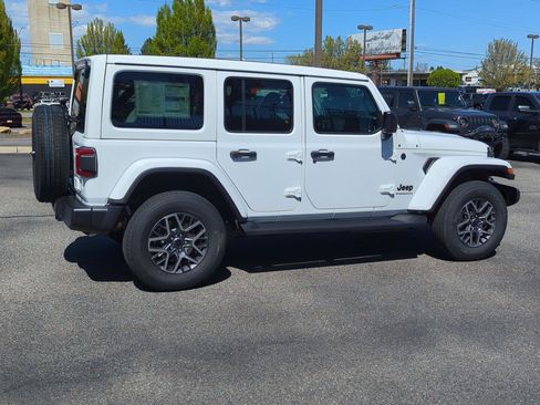 New 2026 Jeep Wrangler Unlimited Sahara AWD/4WD image 6