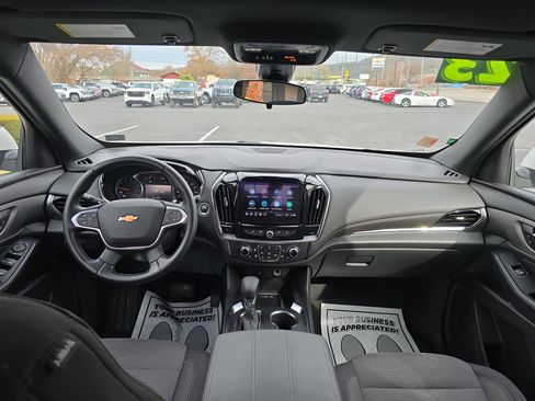 Used 2023 Chevrolet Traverse LT image 16