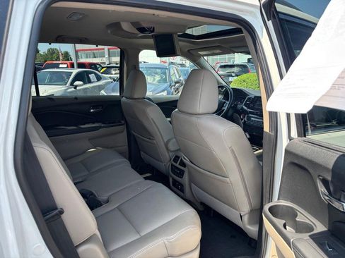 Used 2021 Honda Pilot Touring image 10