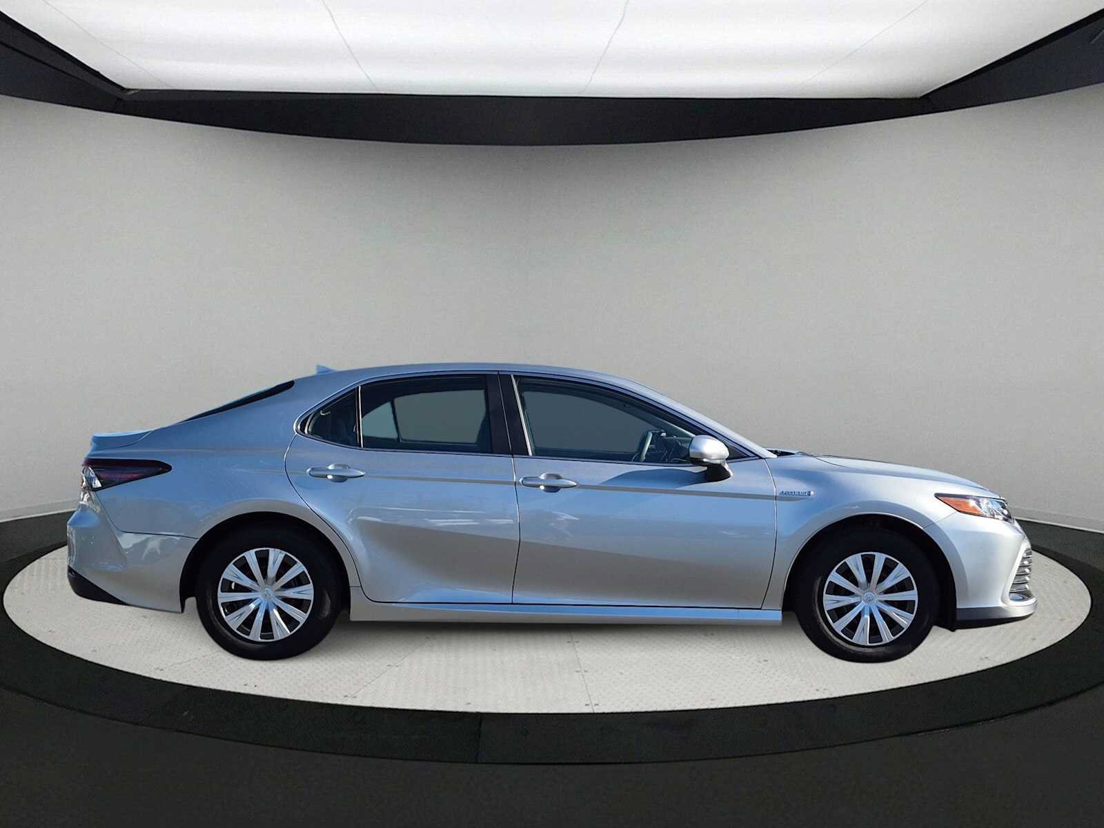 Used 2021 Toyota Camry LE FWD image 9