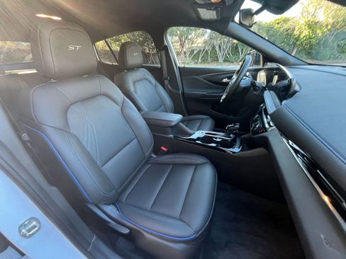 Used 2025 Buick Envista Sport Touring image 34